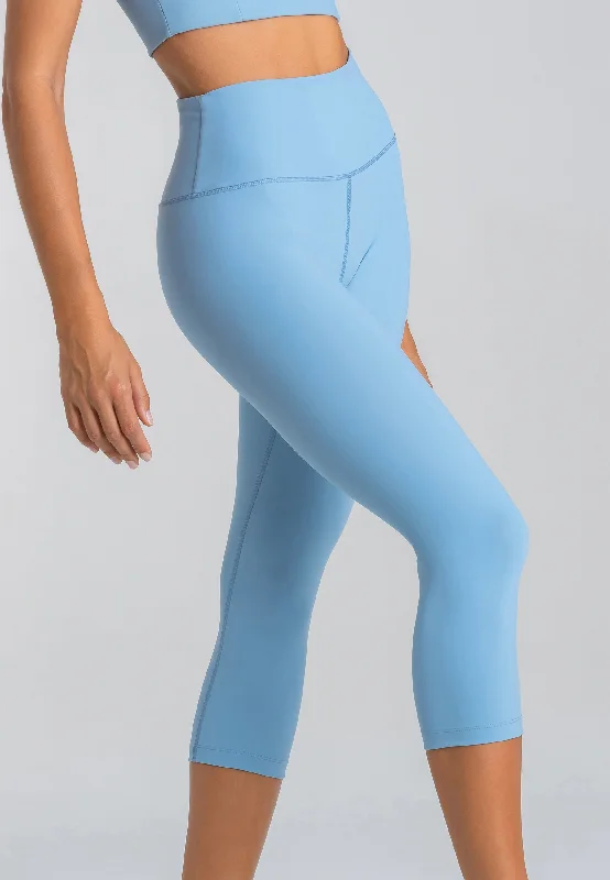Impulse Crop Leggings mit hohem Bund - Dusty Baby Blue Artistic Women's Hand - painted