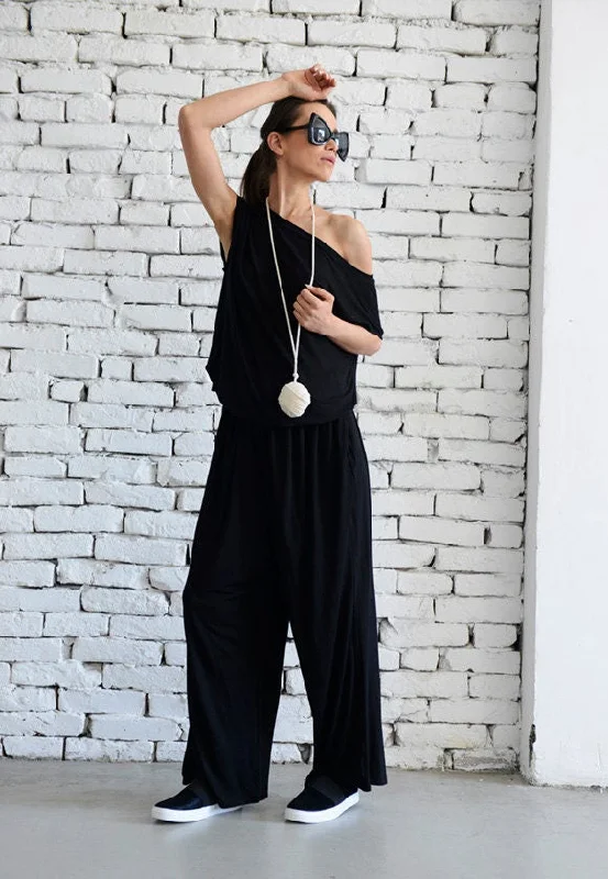 Loose Black Jumpsuit Adventure