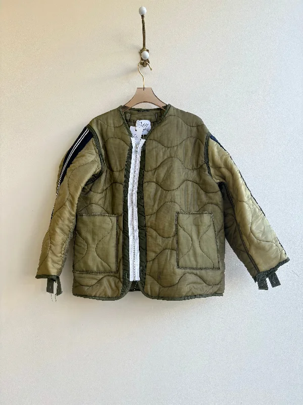 Olive Green Army Liner Quilted Zip-Up Coat w/ Navy White Striped Sleeves (Reworked) Refined Women's Olive Green Army Liner Quilted Zip-Up Coat w/ Navy White Striped Sleeves (Reworked) Refined Women's