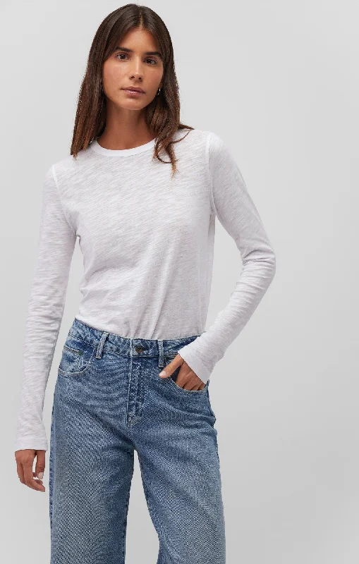 LONG SLEEVE CREW NECK T-SHIRT IN WHITE Athletic Women's 
